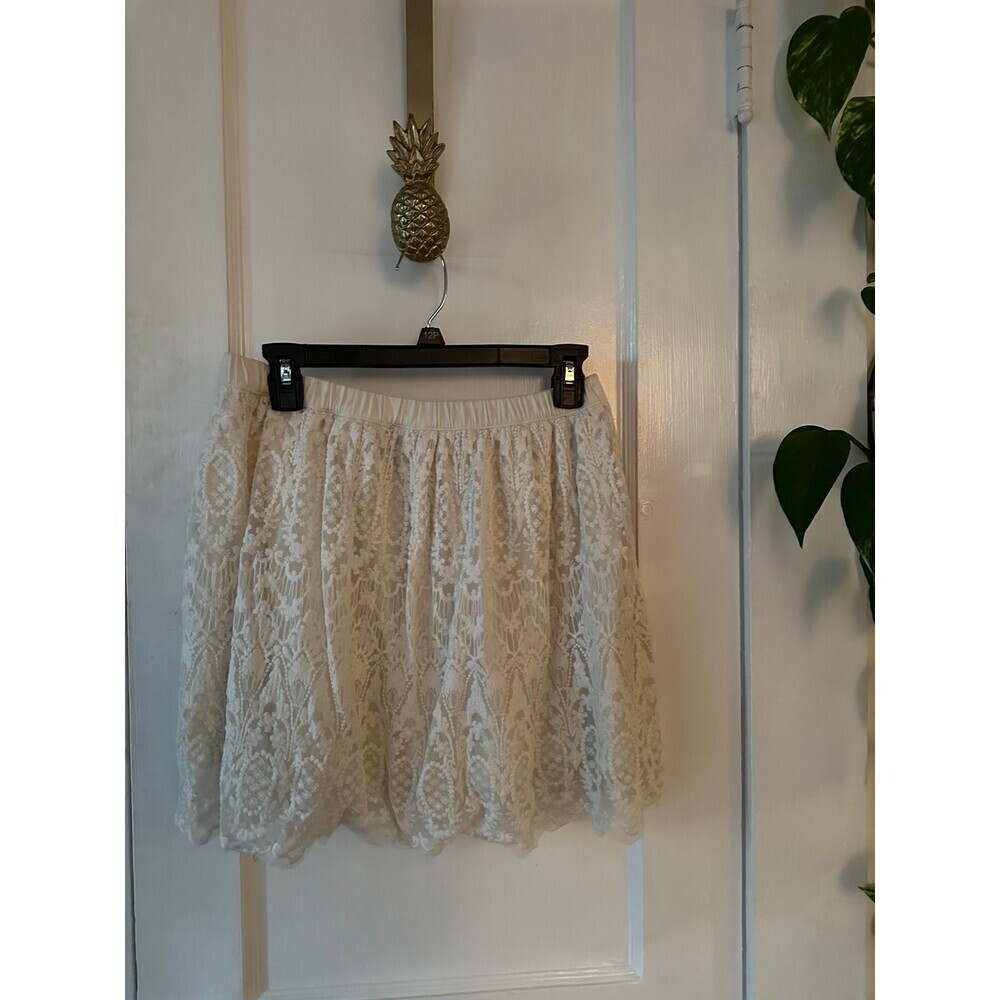 H&M Women’s size 8 Cream lace Skirt